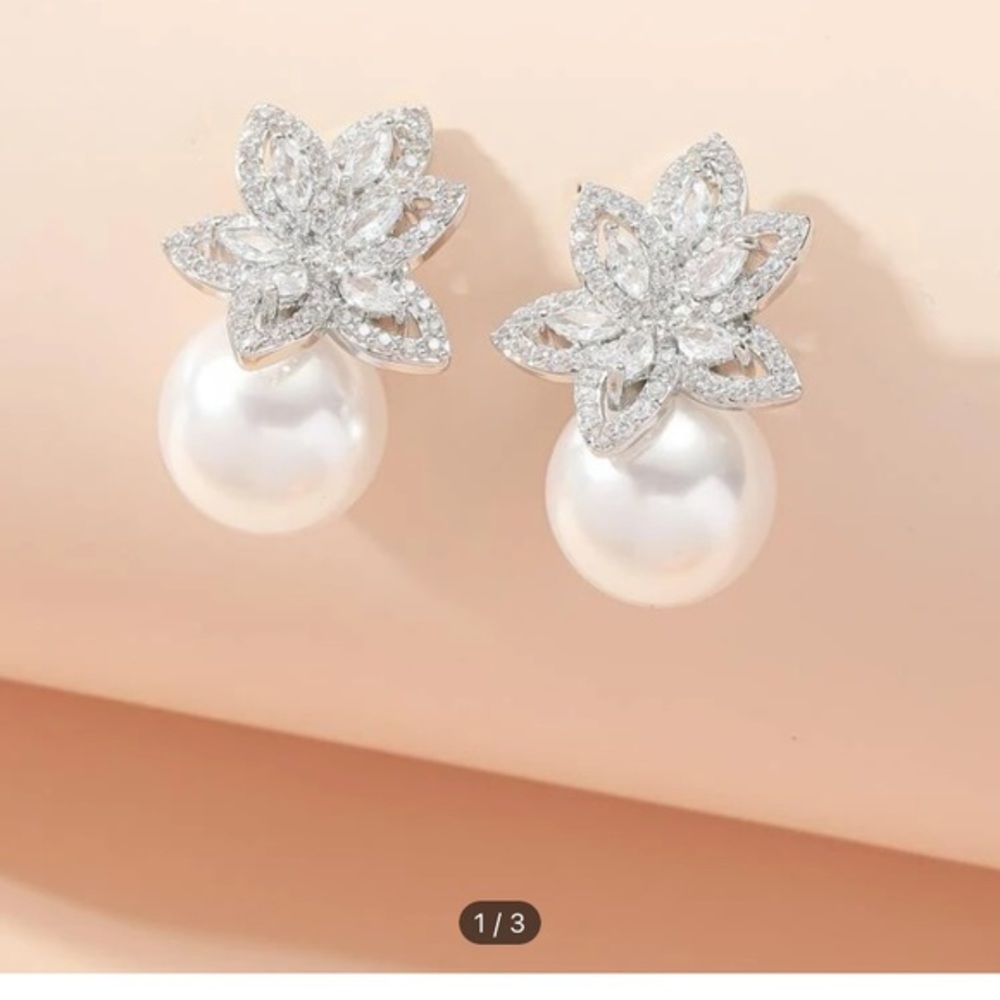 Petal silver‎ plated earrings very beautiful piece
